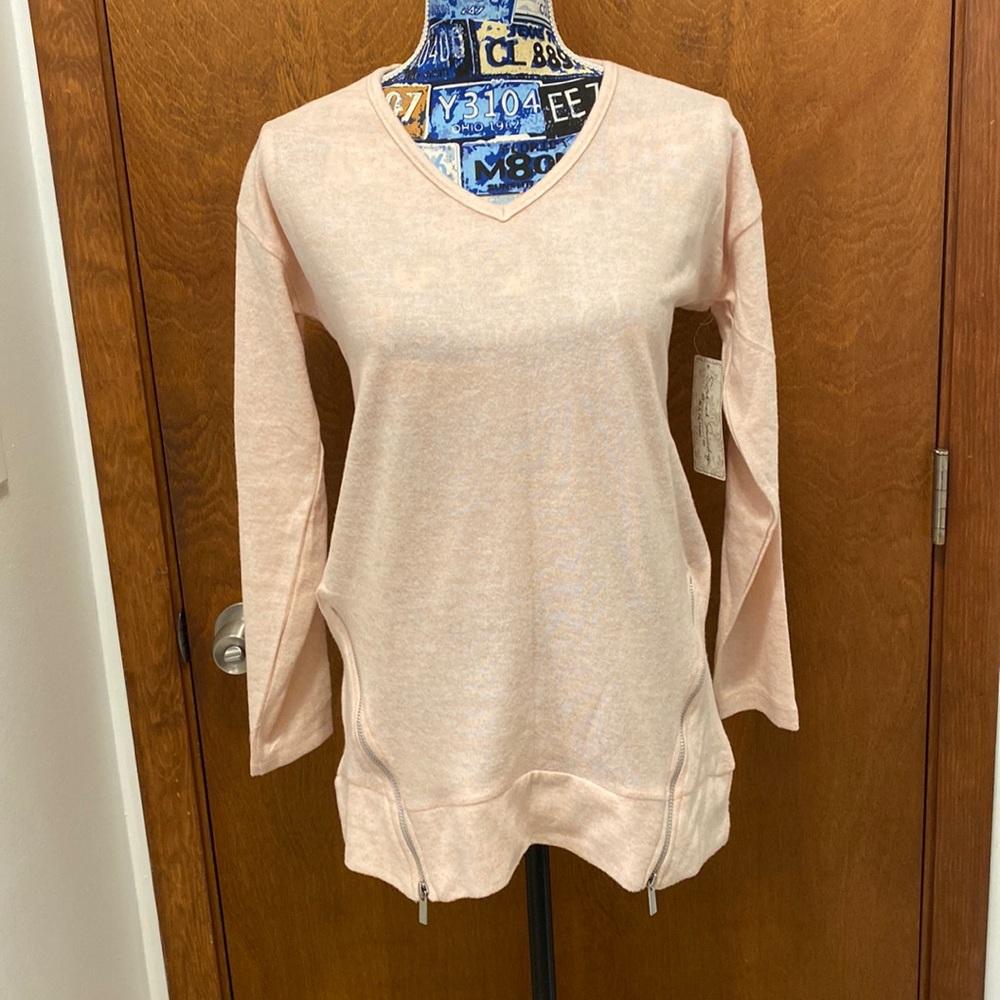 French laundry v neck light sweater size  small